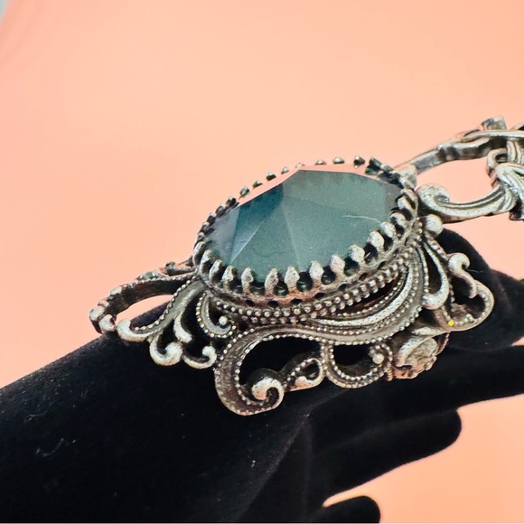 Vintage-Inspired Adjustable Statement Ring – Emerald Green Gemstone - Picture 7 of 8